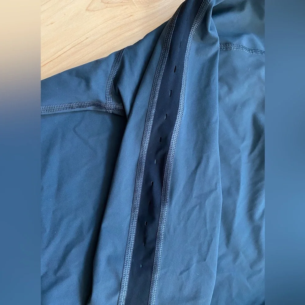 Lululemon Women's Black Sea Courage Rash Guard
Swimwear Long Sleeve - Picture 4 of 13